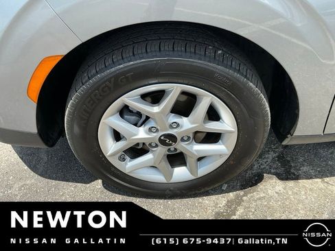Used 2025 Kia Soul LX w/ LX Technology Package FWD image 12