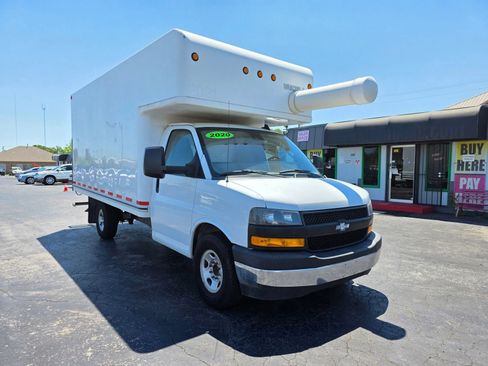 Used 2020 Chevrolet Express 3500 w/ Driver Convenience Package RWD image 7