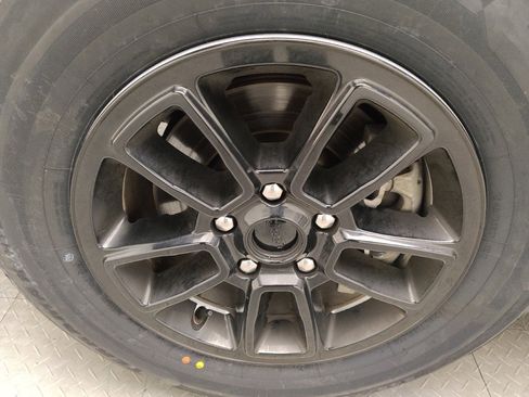 Used 2020 Jeep Grand Cherokee Laredo image 31