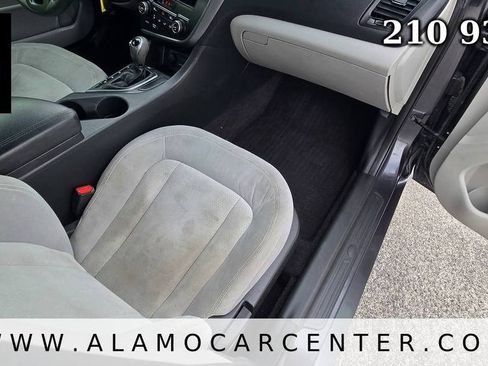 Used 2011 Kia Optima LX FWD image 16