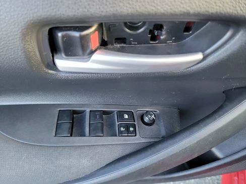 Used 2021 Toyota Corolla LE image 11