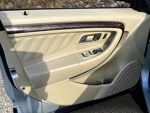 Used 2018 Ford Taurus Limited image 19