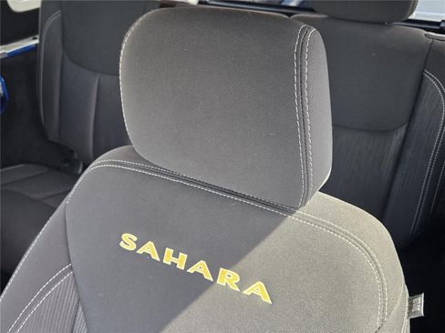 Used 2015 Jeep Wrangler Unlimited Sahara w/ Connectivity Group AWD/4WD image 22