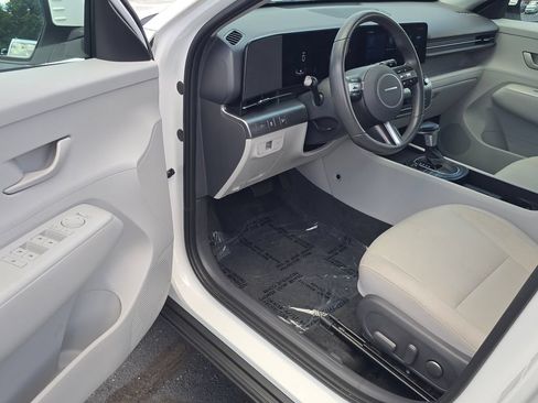 Used 2025 Hyundai Kona SEL FWD image 9