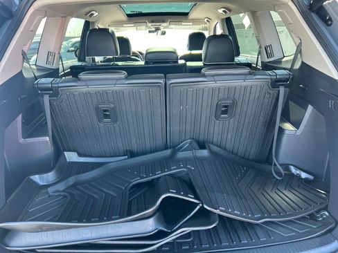 Used 2025 Volkswagen Atlas SEL Premium R-Line AWD/4WD image 34