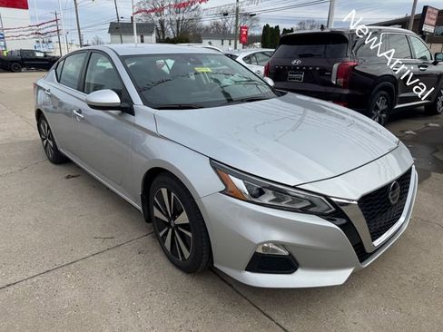 Used 2022 Nissan Altima 2.5 SV image 1