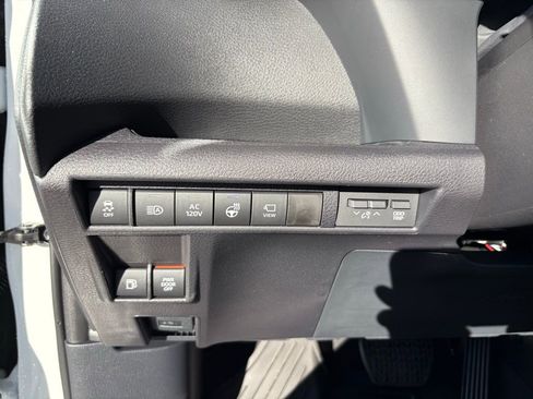 Used 2025 Toyota Sienna Platinum image 23