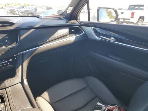 Used 2025 Cadillac XT5 Premium Luxury image 11