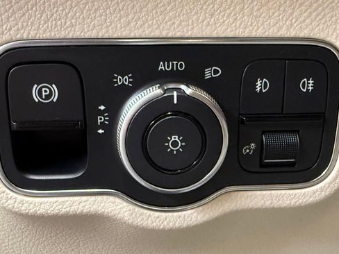 Used 2023 Mercedes-Benz GLB 250 4MATIC image 8