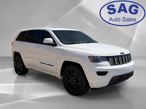 Used 2022 Jeep Grand Cherokee Laredo X AWD/4WD image 2