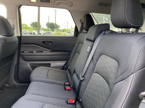 Used 2024 Nissan Pathfinder SV FWD image 9