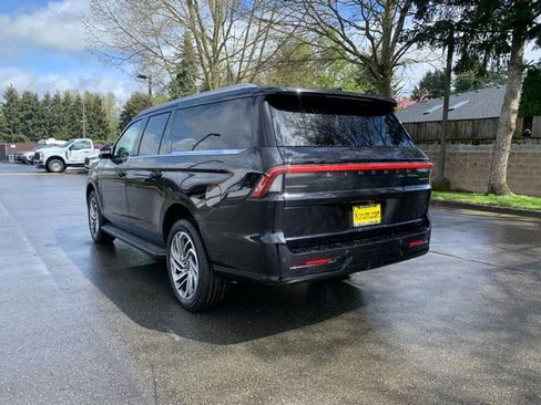 New 2026 Lincoln Navigator L Premier AWD/4WD image 3
