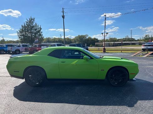 Used 2015 Dodge Challenger R/T Scat Pack w/ Leather Interior Group RWD image 5