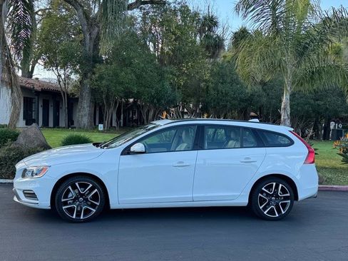 Used 2018 Volvo V60 T5 Dynamic w/ Vision Package image 2