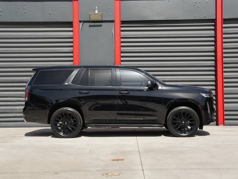 Used 2023 Cadillac Escalade Premium Luxury RWD image 9