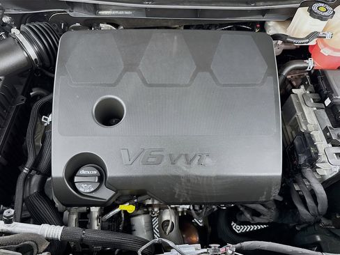 Used 2023 Chevrolet Traverse LT image 35