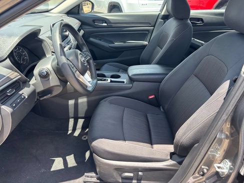 Used 2025 Nissan Altima 2.5 SV FWD image 25