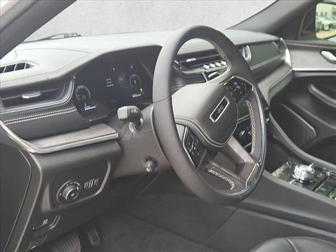 Used 2023 Jeep Grand Cherokee L Overland AWD/4WD image 10