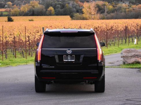 Used 2015 Cadillac Escalade Premium image 14