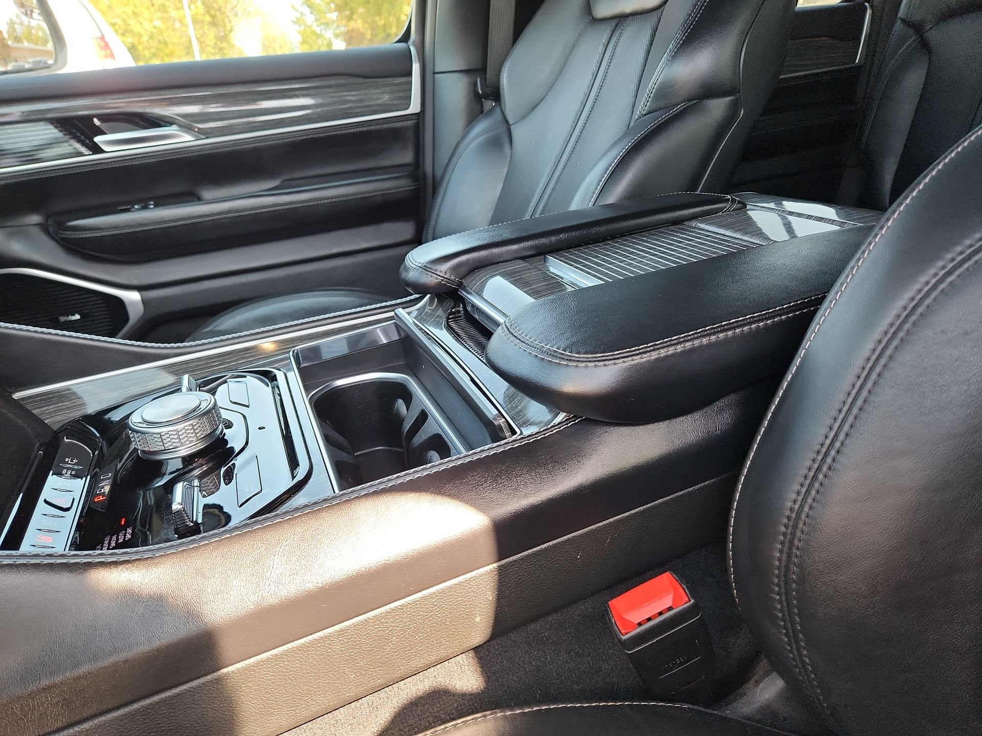 Used 2022 Jeep Wagoneer Series III w/ Premium Group I AWD/4WD image 23
