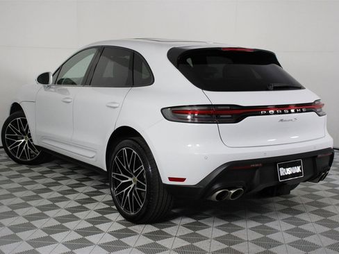 Certified 2025 Porsche Macan S image 3