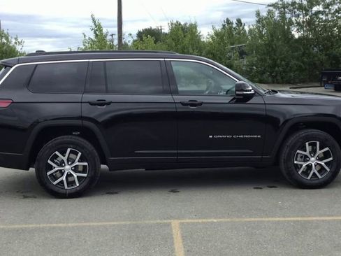 New 2025 Jeep Grand Cherokee L Limited w/ Luxury Tech Group II image 9