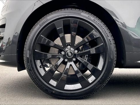 Used 2025 Land Rover Range Rover Sport Dynamic SE image 12