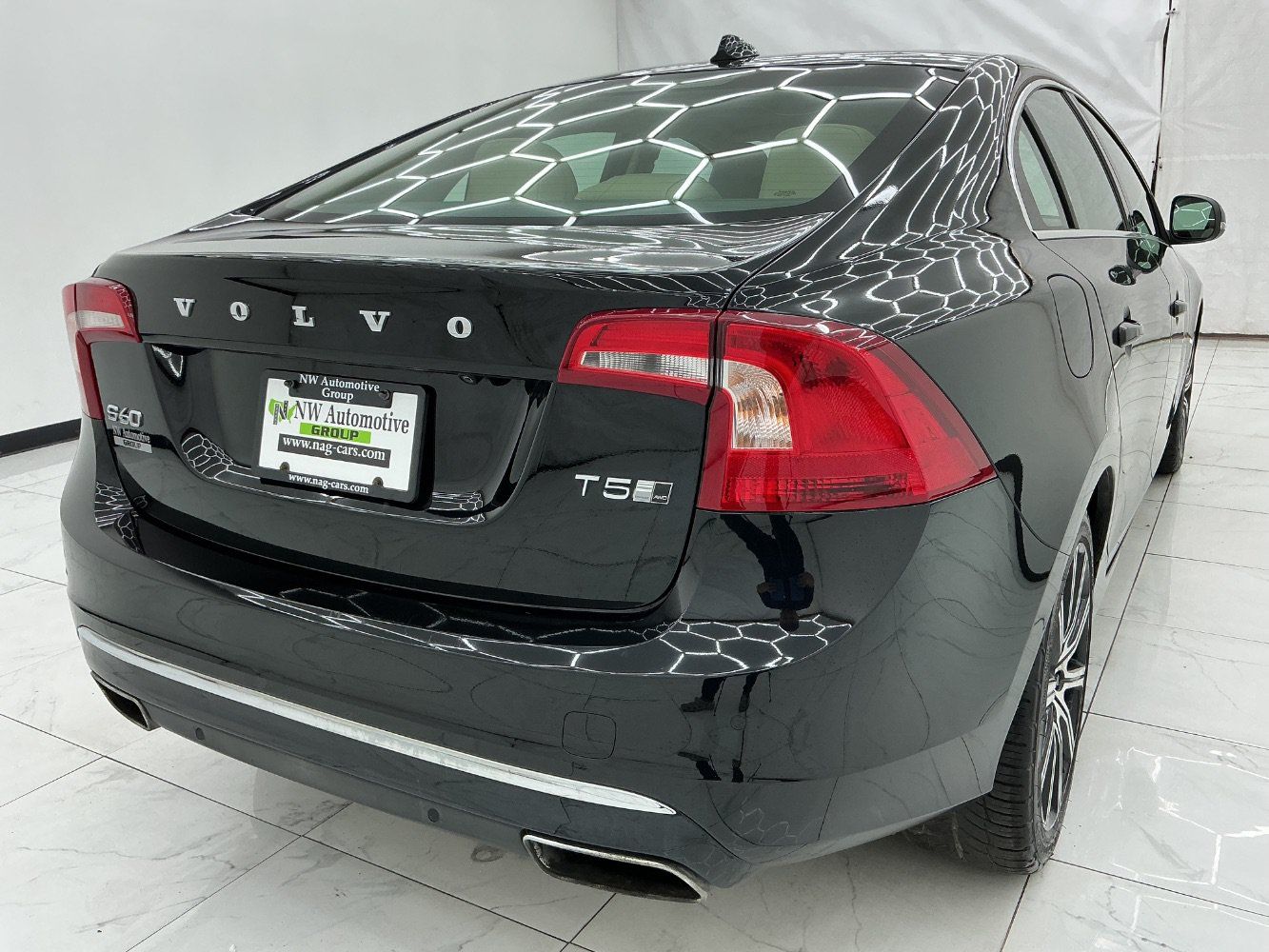 Used 2017 Volvo S60 T5 Inscription Platinum w/ Climate Package AWD/4WD image 8
