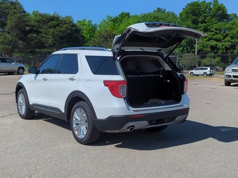 Certified 2023 Ford Explorer Limited w/ Equipment Group 301A image 8