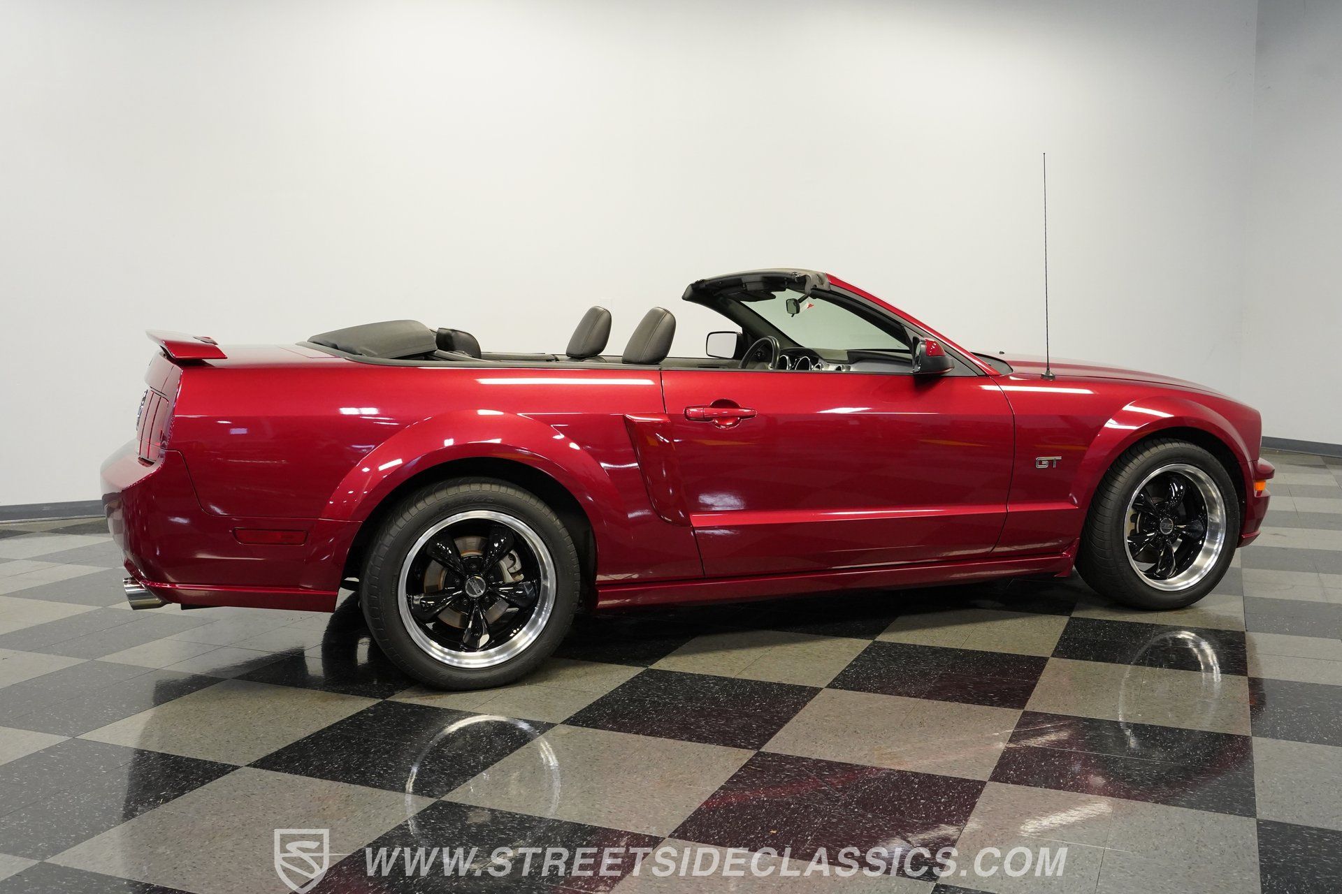 Used 2006 Ford Mustang GT RWD image 14