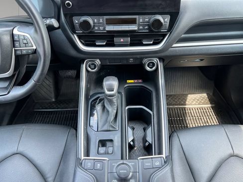 Used 2024 Toyota Grand Highlander AWD image 14