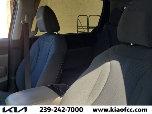 Used 2025 Kia Carnival LX FWD image 5