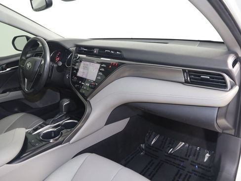 Used 2019 Toyota Camry XSE FWD image 38