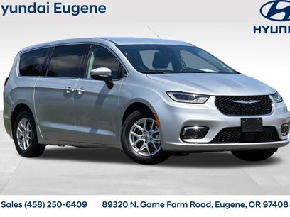 Used 2023 Chrysler Pacifica Touring-L