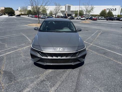 New 2026 Hyundai Elantra SE FWD image 2