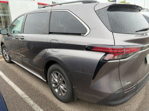 Certified 2021 Toyota Sienna LE AWD/4WD image 4