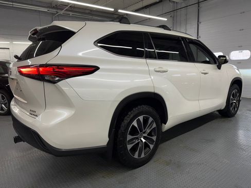 Used 2021 Toyota Highlander XLE image 7