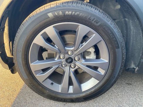 Used 2023 Ford Explorer XLT w/ Equipment Group 202A AWD/4WD image 15