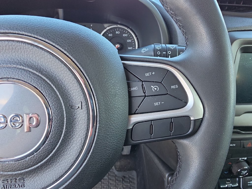 Used 2018 Jeep Renegade Latitude AWD/4WD image 19