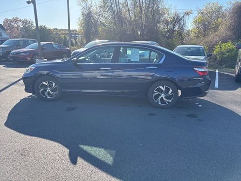 Used 2017 Honda Accord LX image 9