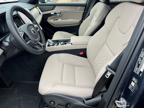 New 2026 Volvo XC90 B6 Plus w/ Protection Package Premier image 17