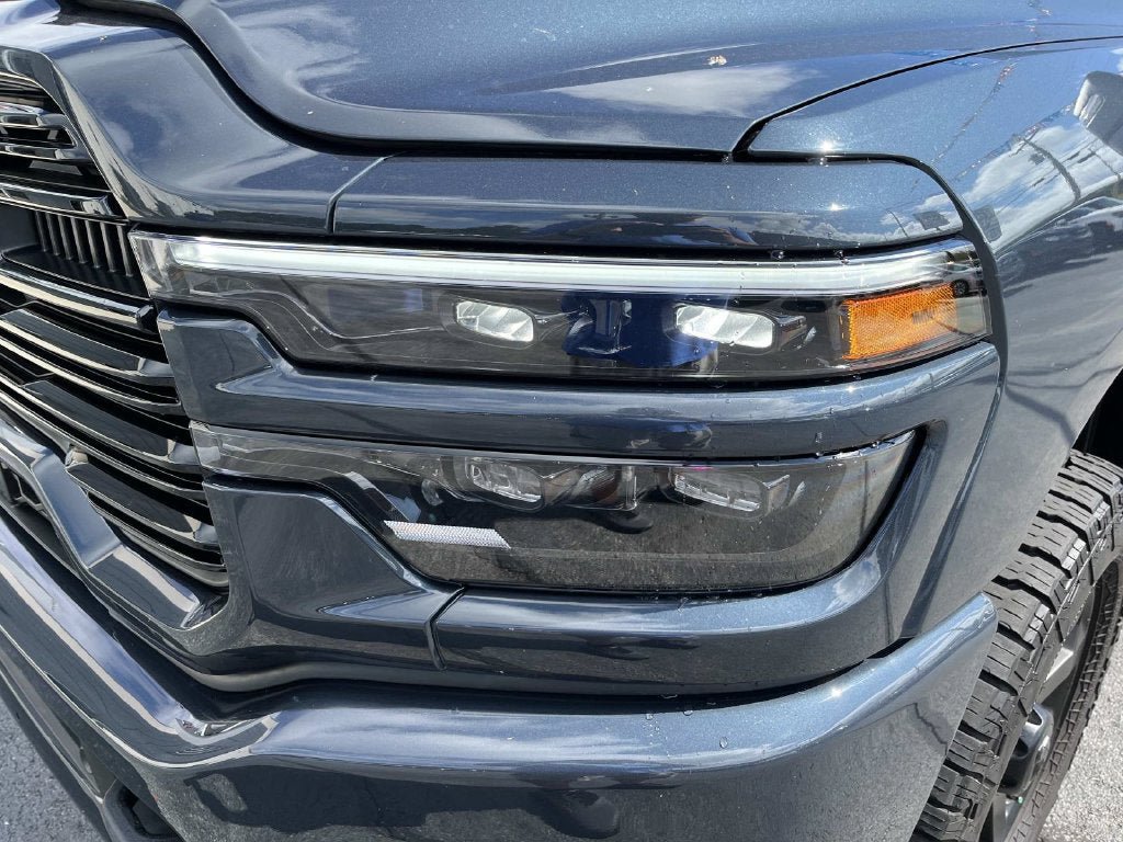 Used 2025 RAM 2500 Laramie AWD/4WD image 9