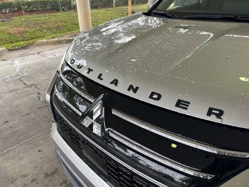 New 2026 Mitsubishi Outlander SE image 14