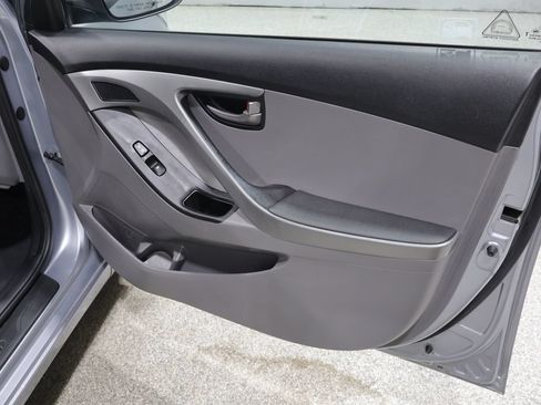Used 2016 Hyundai Elantra SE FWD image 21