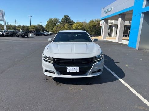 Used 2022 Dodge Charger SXT image 2