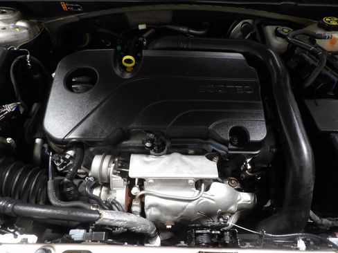 Used 2022 Chevrolet Malibu LT FWD image 23