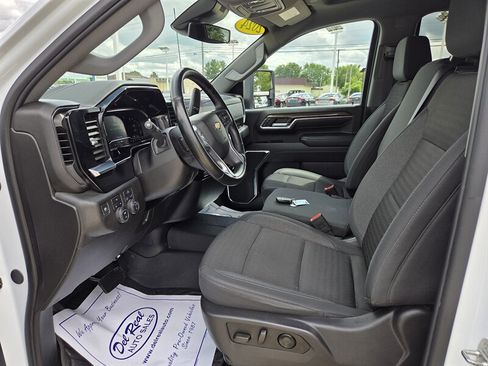 Used 2024 Chevrolet Silverado 2500 LT AWD/4WD image 10