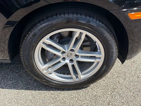Used 2018 Porsche Macan AWD/4WD image 12