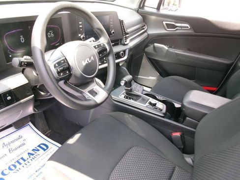 Used 2025 Kia Sportage LX FWD image 12