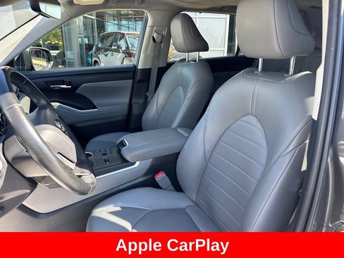 Used 2023 Toyota Highlander XLE FWD image 12